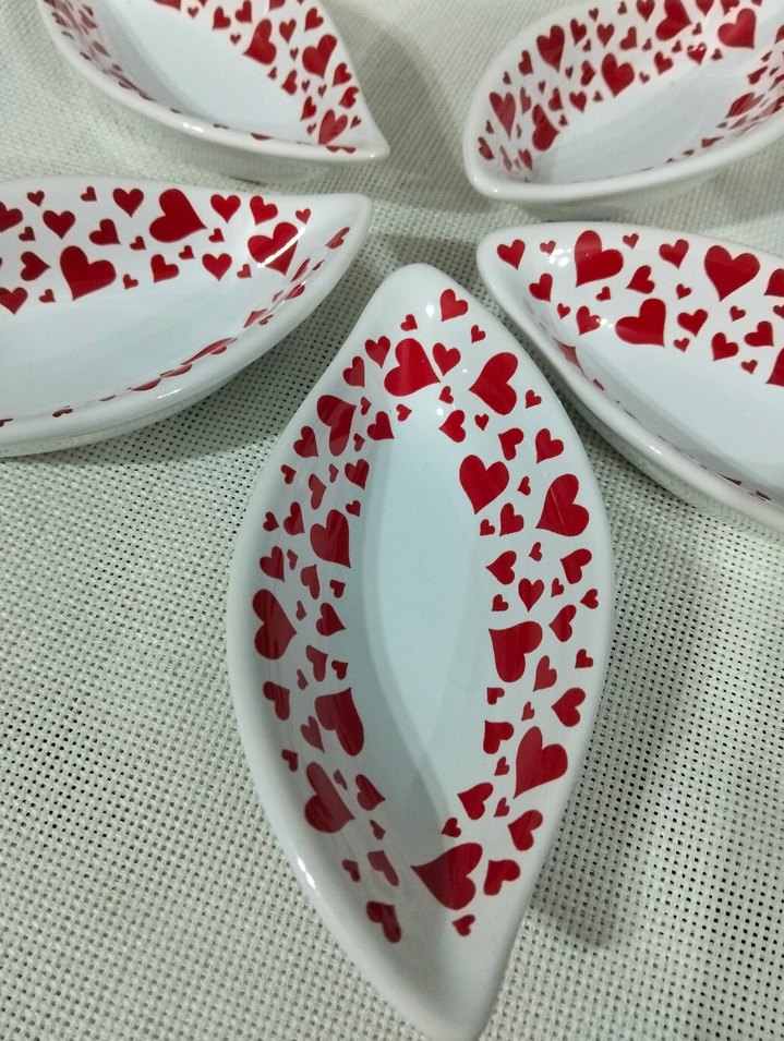 Kalp Desenli Beyaz Seramik Sosluk Seti - Görsel 3