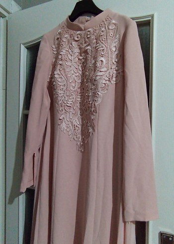 Toz Pembe Nakışlı Uzun Kollu Uzun Elbise - Görsel 4