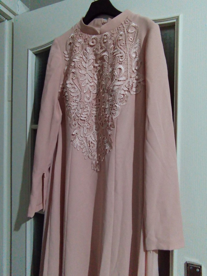 Toz Pembe Nakışlı Uzun Kollu Uzun Elbise - Görsel 4