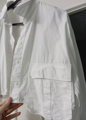 Beyaz Keten Düğmeli Kadın Crop Gömlek - Görsel 3