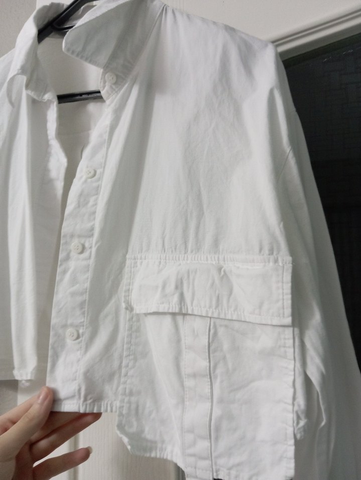 Beyaz Keten Düğmeli Kadın Crop Gömlek - Görsel 3