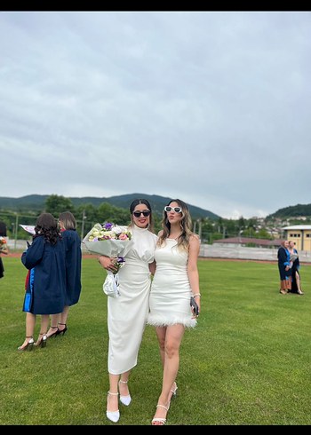 Püsküllü Beyaz Straplez Midi Mezuniyet Elbisesi - Görsel 2