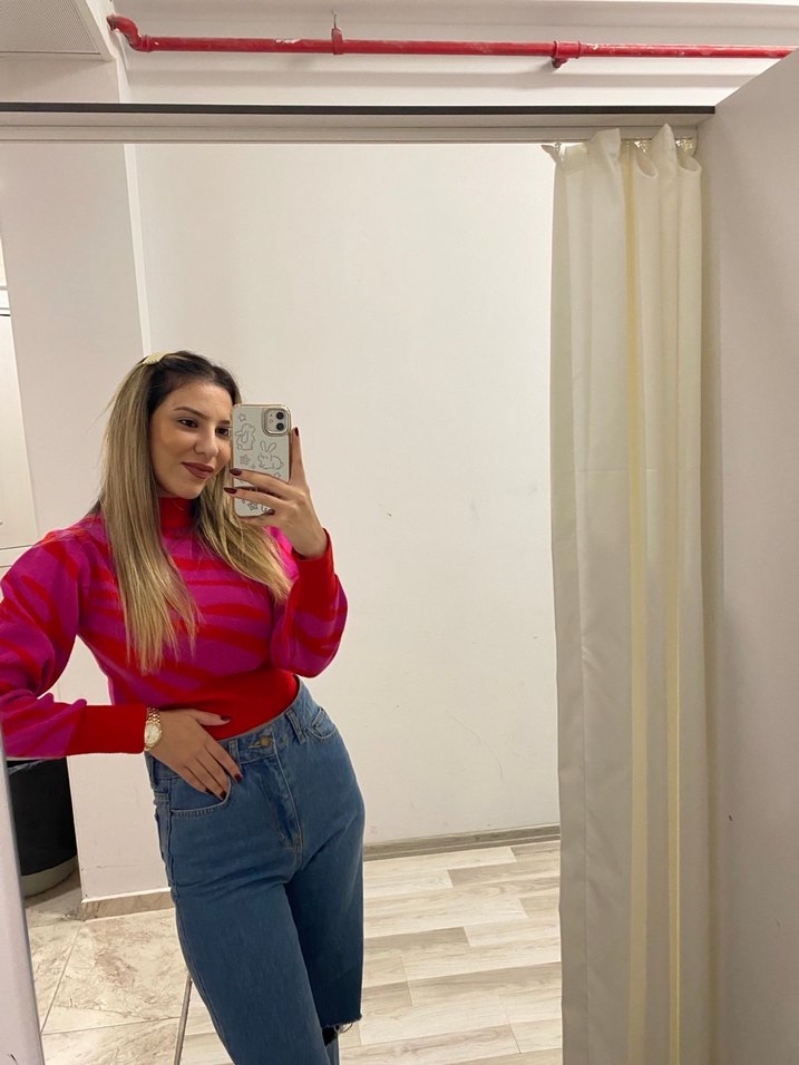 Pembe Zebra Desenli Yüksek Yakalı Kadın Triko - Görsel 2