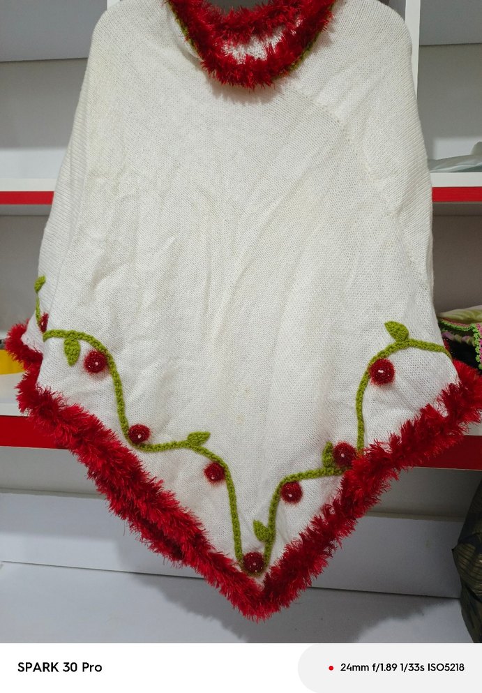 Kız Çocuk Beyaz Nakışlı Bohem Triko Panço - Görsel 3