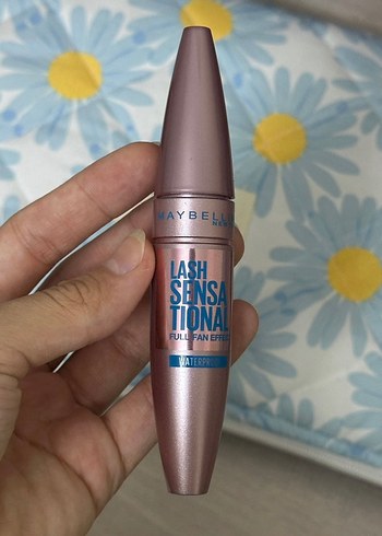 Maybelline Suya Dayanıklı Siyah Maskara - Görsel 2