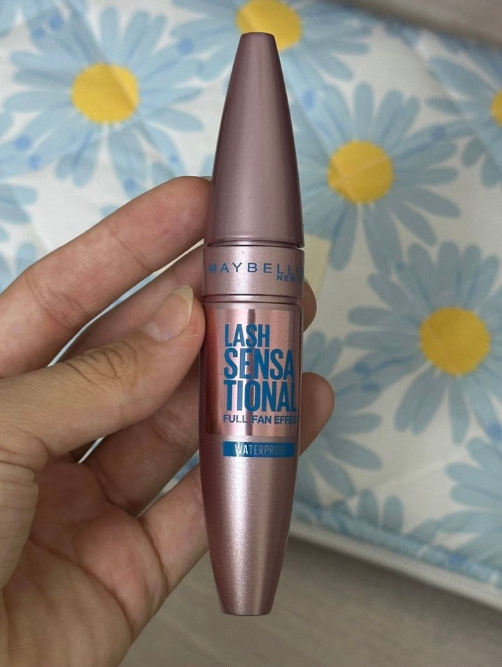 Maybelline Suya Dayanıklı Siyah Maskara - Görsel 2