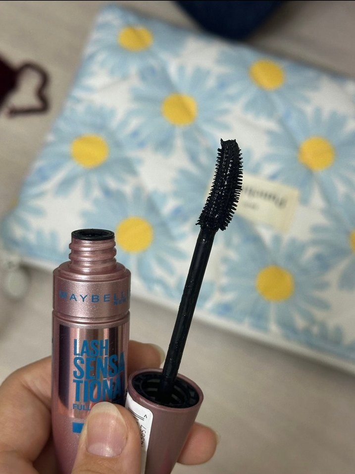 Maybelline Suya Dayanıklı Siyah Maskara - Görsel 3