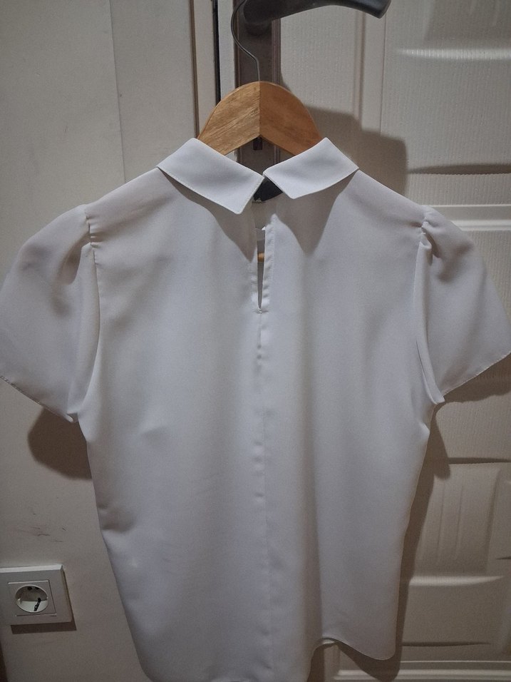 Fiyonklu Beyaz Kadın Kısa Kollu bluz - Görsel 2