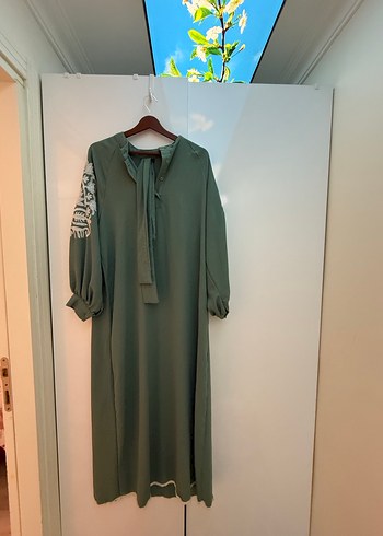 Nakış Detaylı Yeşil Uzun Kollu Elbise - Görsel 2