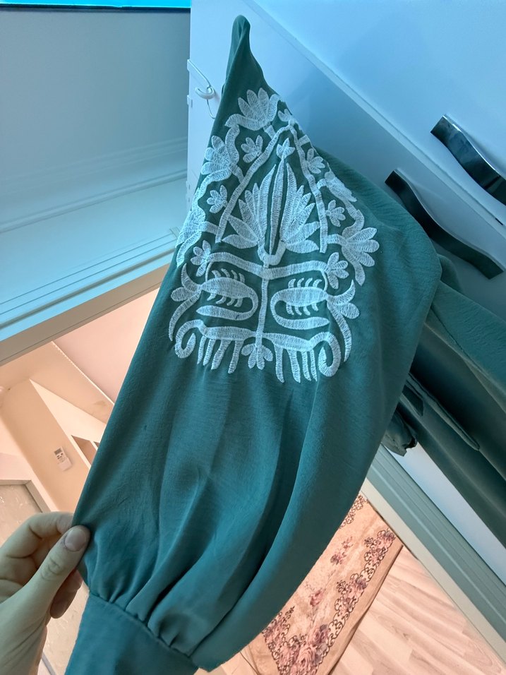 Nakış Detaylı Yeşil Uzun Kollu Elbise - Görsel 3