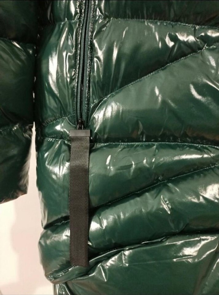 Kürk Detaylı Uzun Parlak Yeşil Kadın Kışlık Mont - Görsel 3