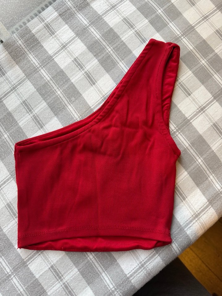 Kırmızı Tek Omuz Crop Top - Görsel 2