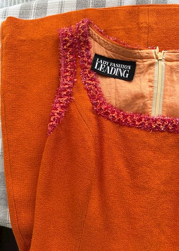 Turuncu Nakışlı Kısa Örme Mini Elbise - Görsel 3