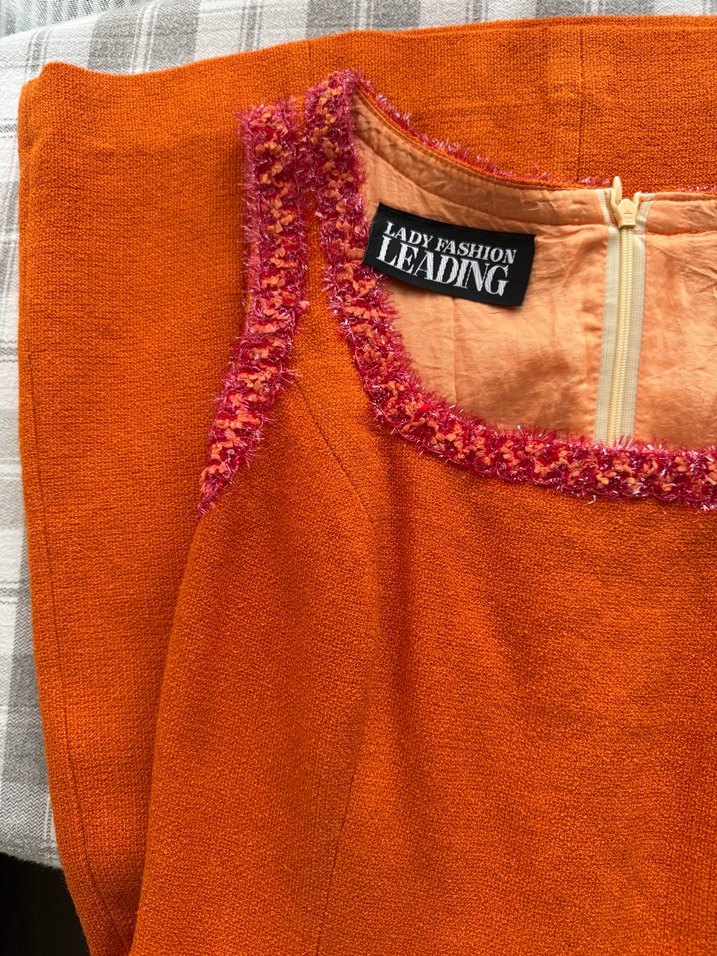 Turuncu Nakışlı Kısa Örme Mini Elbise - Görsel 3