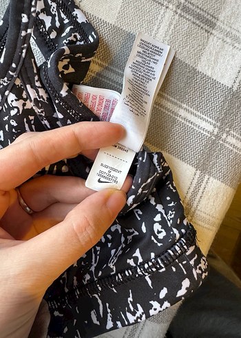 Siyah Baskılı Spor Sütyeni - Görsel 3