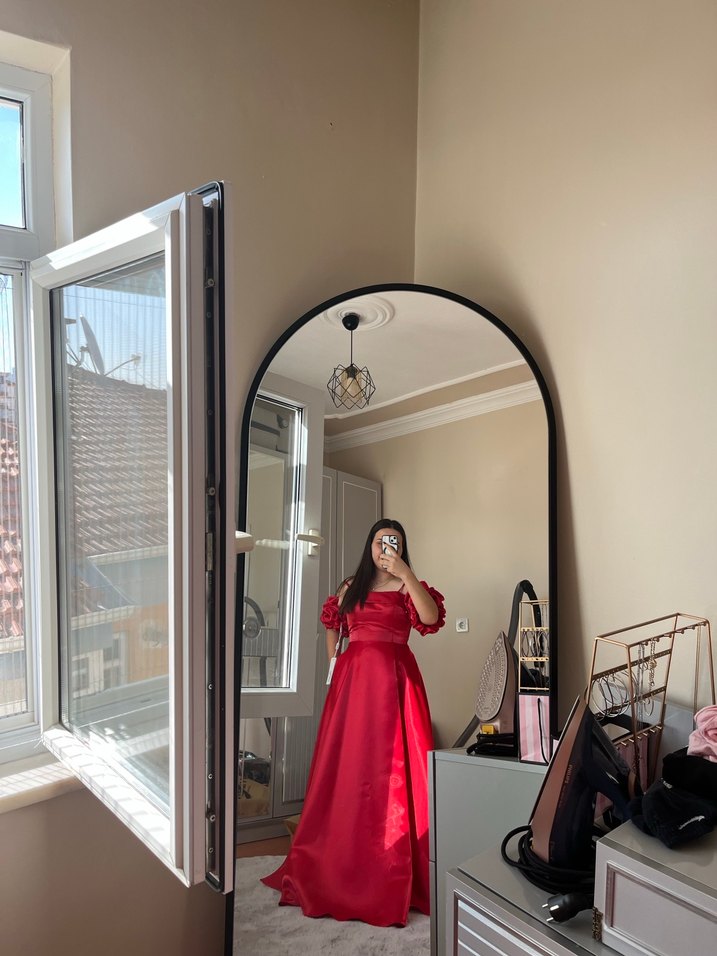 Kırmızı Elbiseli Renkli Bebek - Görsel 3