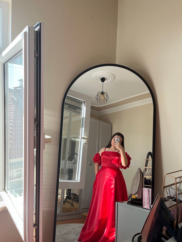 Kırmızı Elbiseli Renkli Bebek - Görsel 2