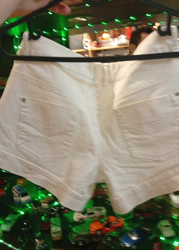 Düğmeli Beyaz Hamile Mini Şort - Görsel 3