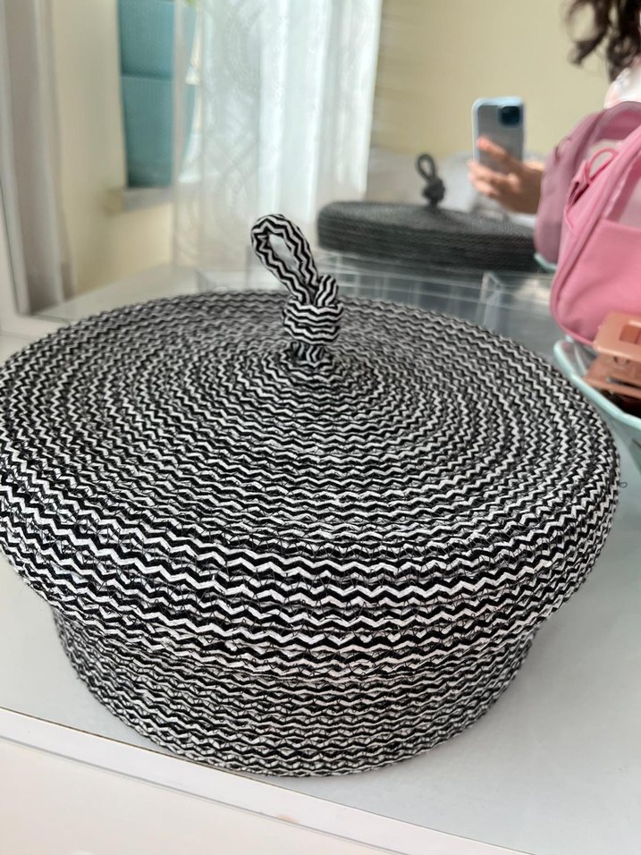 Gri Baskılı Modern Masa Seti - Görsel 2