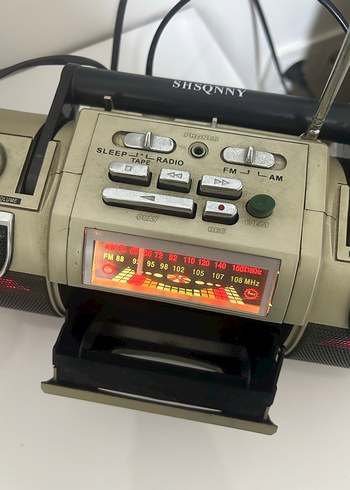 Bej Renkli Taşınabilir Radyo Kaset Çalar - Görsel 2