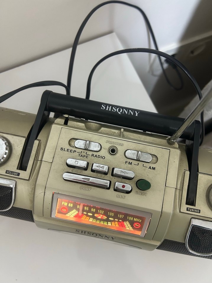 Bej Renkli Taşınabilir Radyo Kaset Çalar - Görsel 3