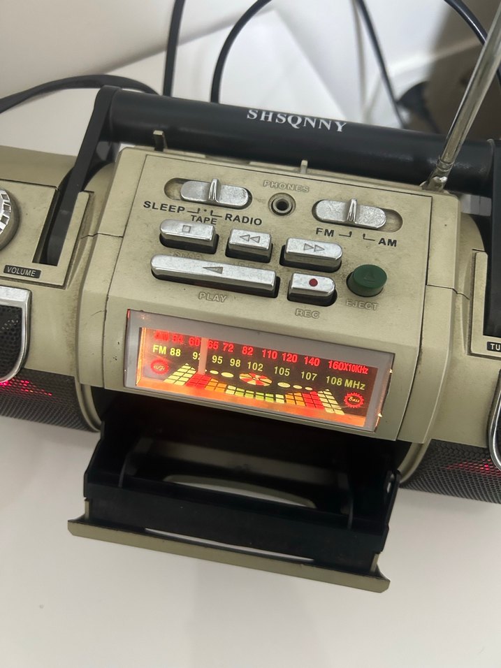 Bej Renkli Taşınabilir Radyo Kaset Çalar - Görsel 2