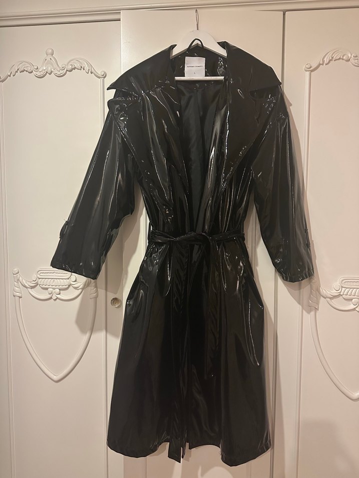 Siyah Uzun Parlak Kadın Trençkot - Görsel 3