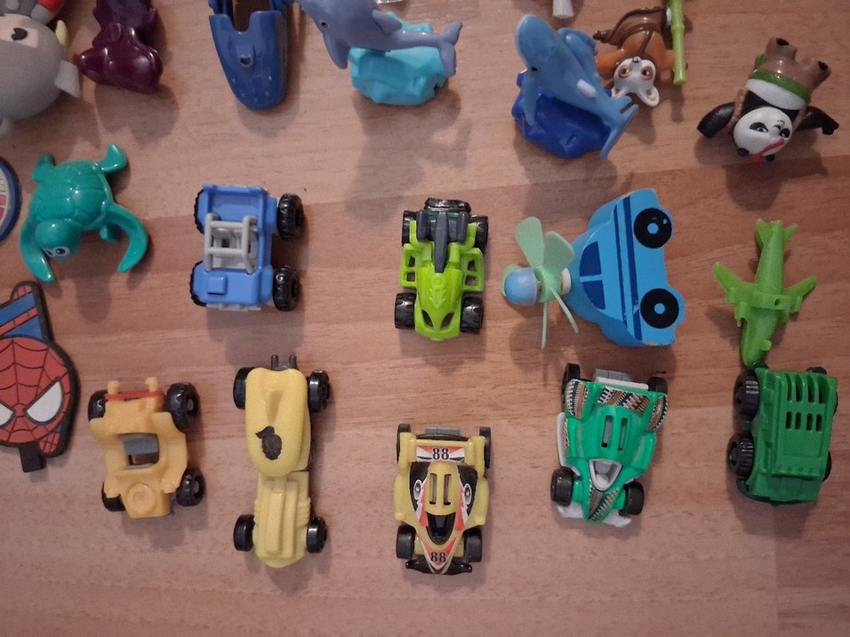 Kinder süpriz araba kunfu panda oyuncaklar renkli Karışık - Görsel 3