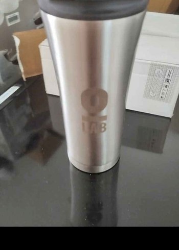 Beyaz Termos Şişe Siyah Kapaklı - Görsel 2