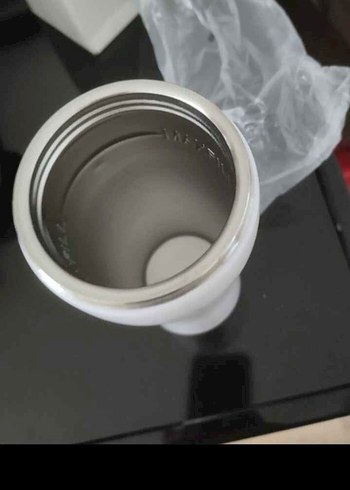 Beyaz Termos Şişe Siyah Kapaklı - Görsel 5