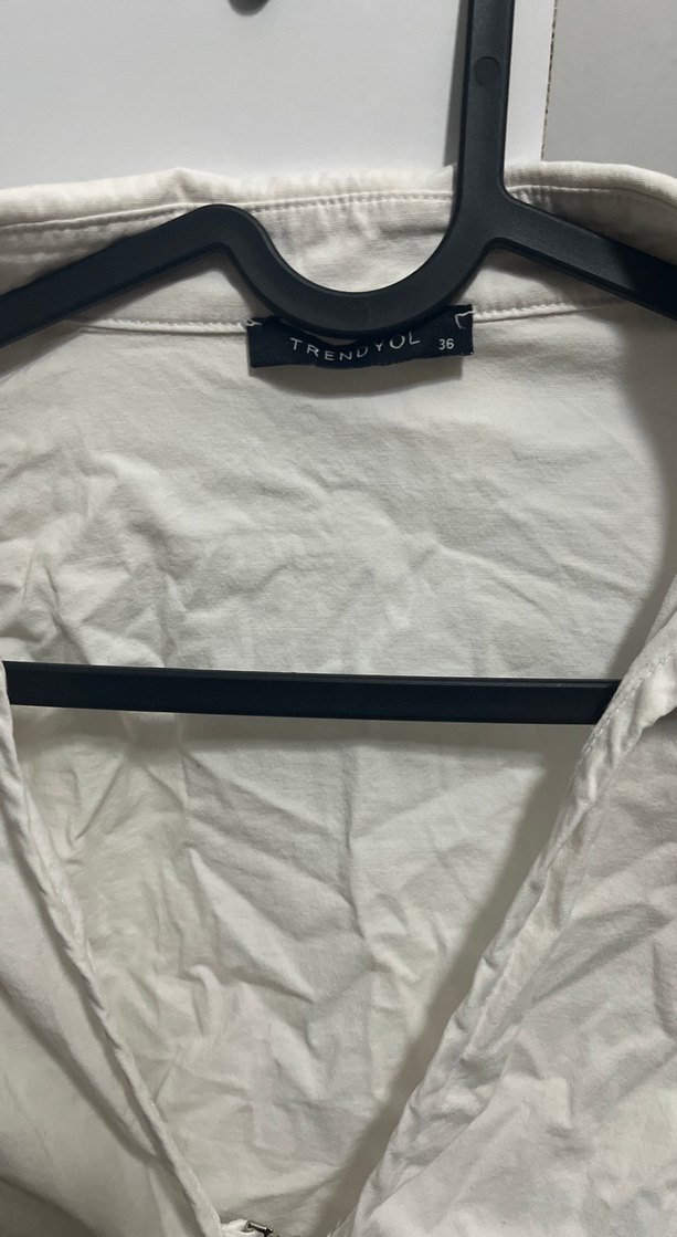 Düğmeli Beyaz Kadın Gömlek - Görsel 3