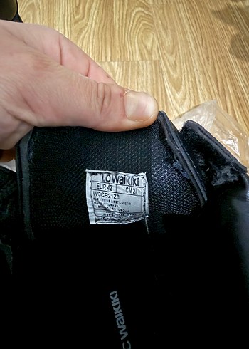 Siyah erkek bot - Görsel 3