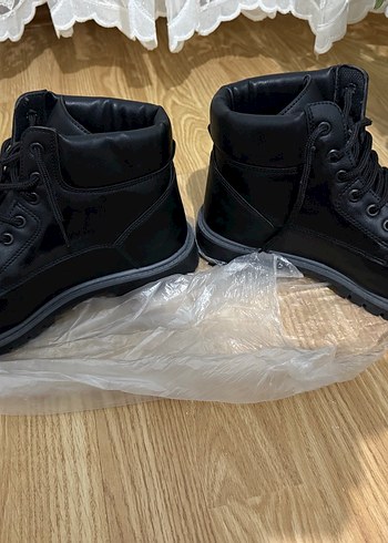 Siyah erkek bot - Görsel 2