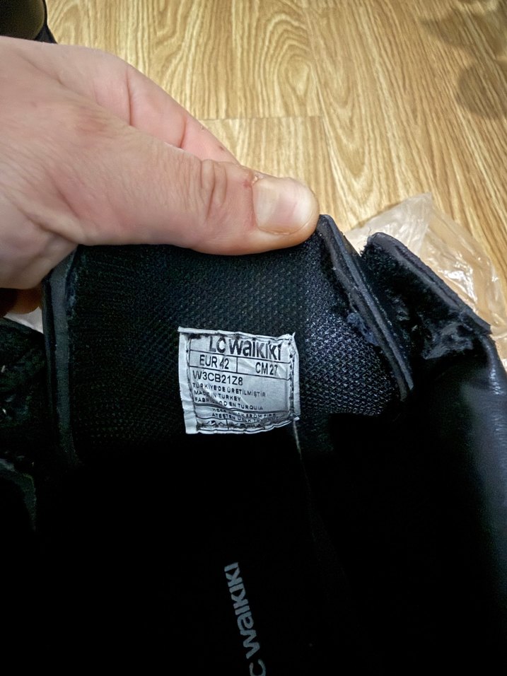 Siyah erkek bot - Görsel 3