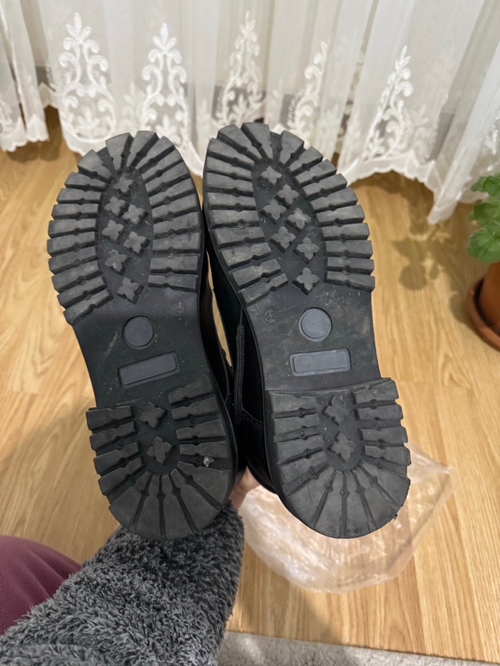 Siyah erkek bot - Görsel 5