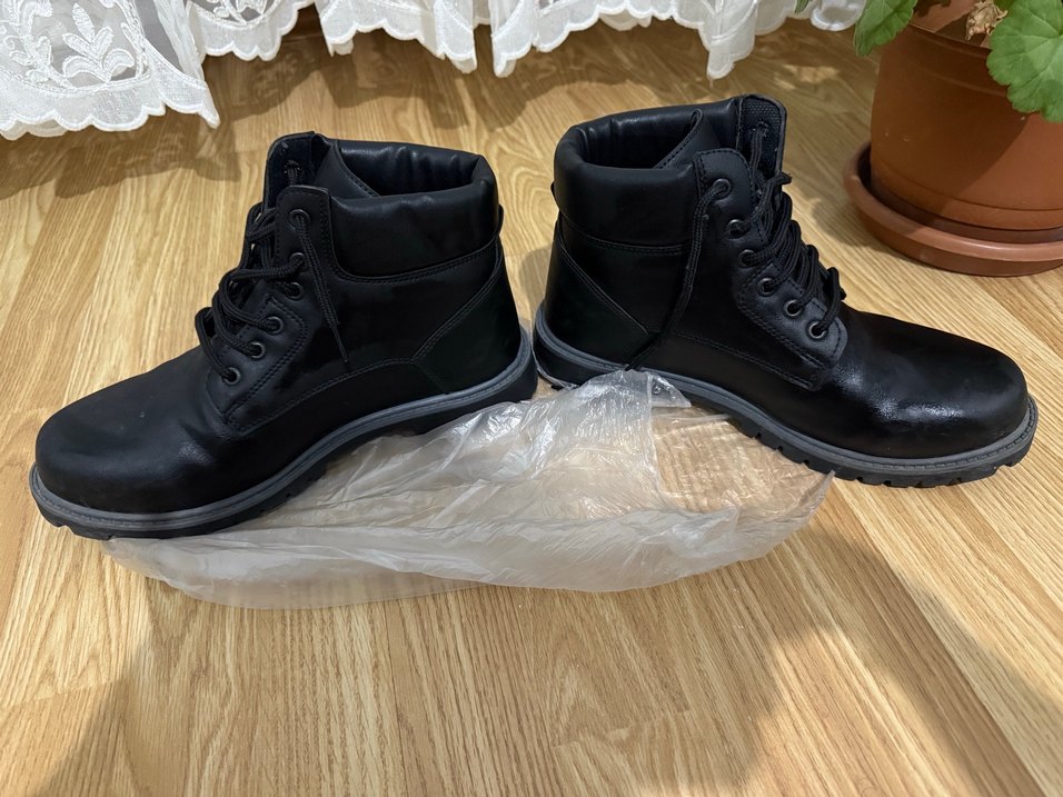 Siyah erkek bot - Görsel 2