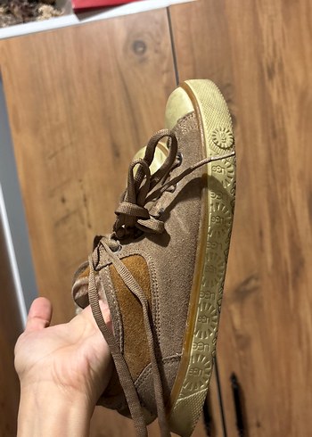 Ugg Sehir Stiline Uygun Kahverengi Suet Sneaker