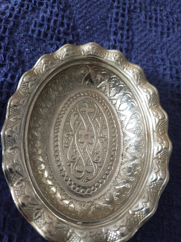 İşlemeli Parlak Gümüş Kapaklı Tabak - Görsel 4