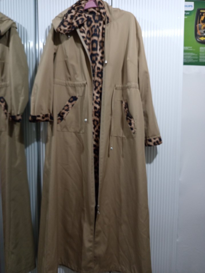 Leopar Detaylı Bej Kadın Uzun Yağmurluk - Görsel 3