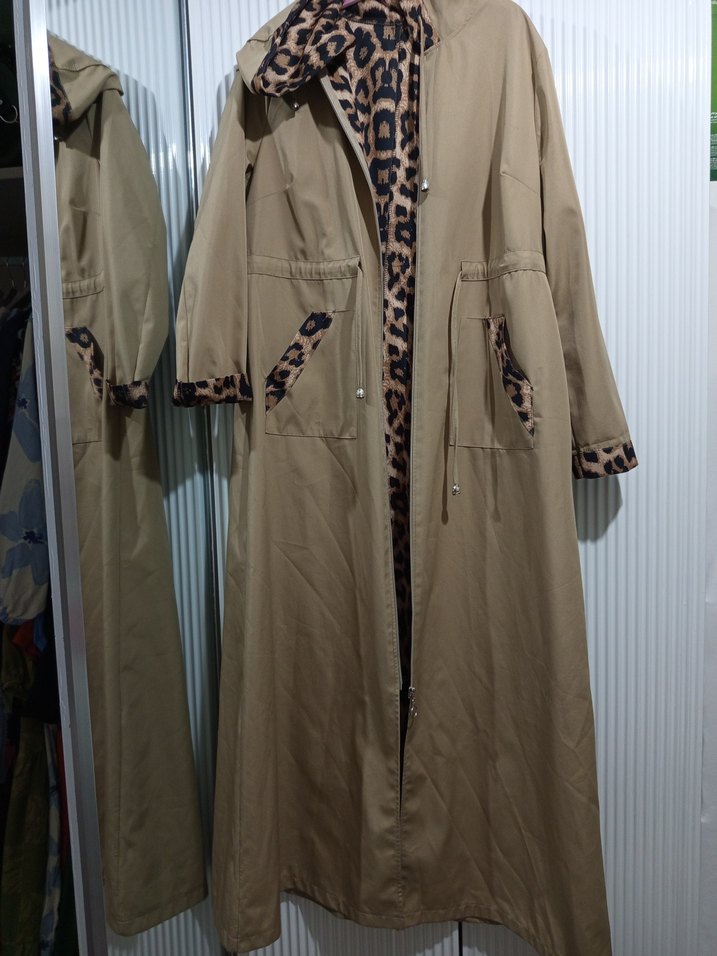 Leopar Detaylı Bej Kadın Uzun Yağmurluk - Görsel 2