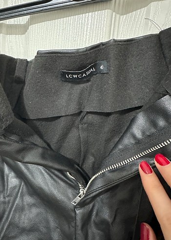 LCW Marka Siyah Deri Kemerli 40 Beden Mini Şort - Görsel 3