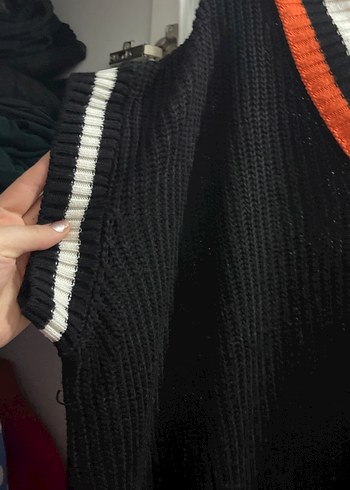 V Yaka Siyah Örgü Kadın Kazak - Görsel 2