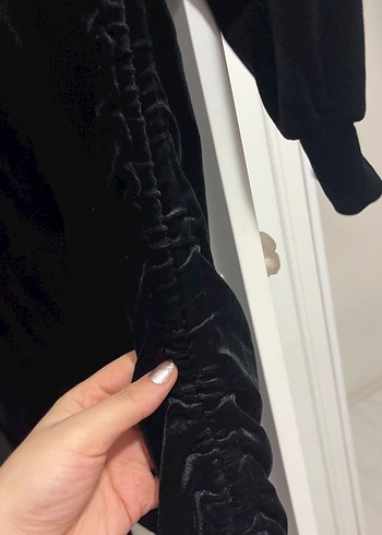 Uzun Kollu Siyah kadife yanları büzgülü Midi Elbise - Görsel 3