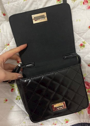 Kilitli Siyah Deri Çanta - Görsel 2