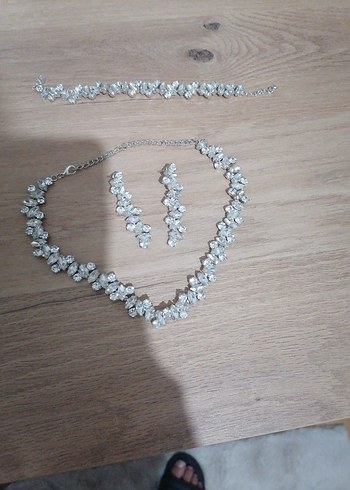 Beyaz İşlemeli Parlak Kadın Takı Seti - Görsel 2