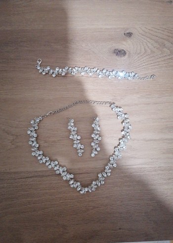 Beyaz İşlemeli Parlak Kadın Takı Seti - Görsel 3