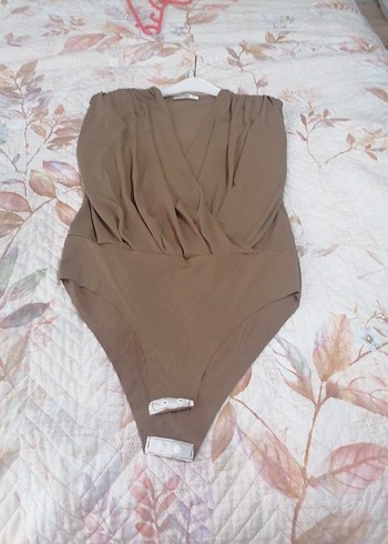 Bej Kemerli V Yaka Kolsuz Bluz - Görsel 4