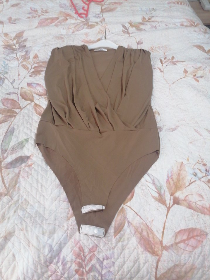 Bej Kemerli V Yaka Kolsuz Bluz - Görsel 4