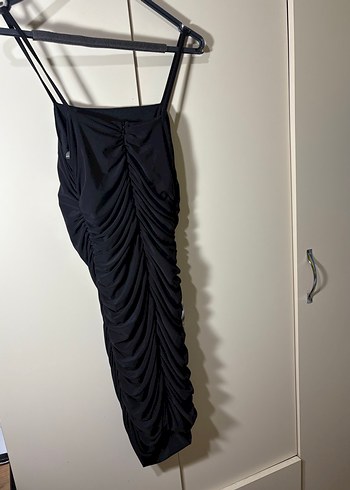 Siyah Drapeli İnce Askılı Midi Elbise - Görsel 2