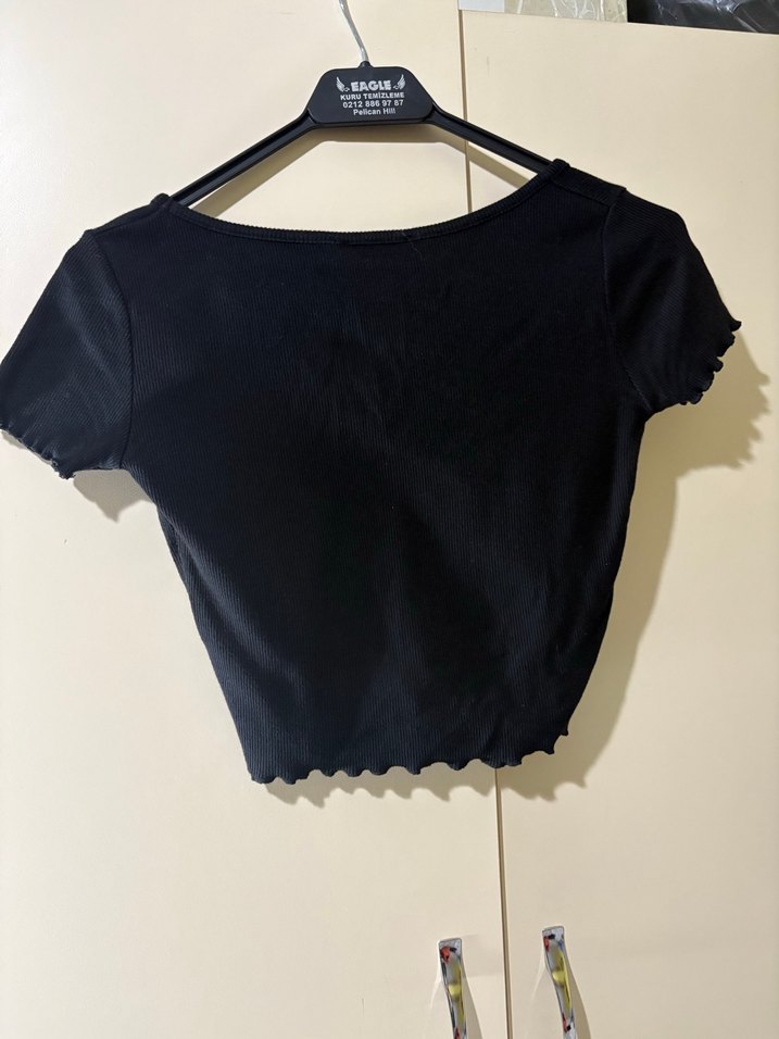 V yaka kolu fırfırlı crop - Görsel 3